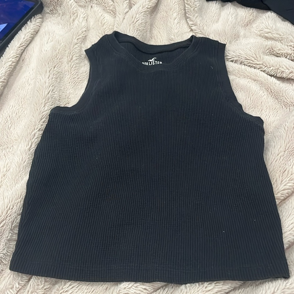 black hollister crop top